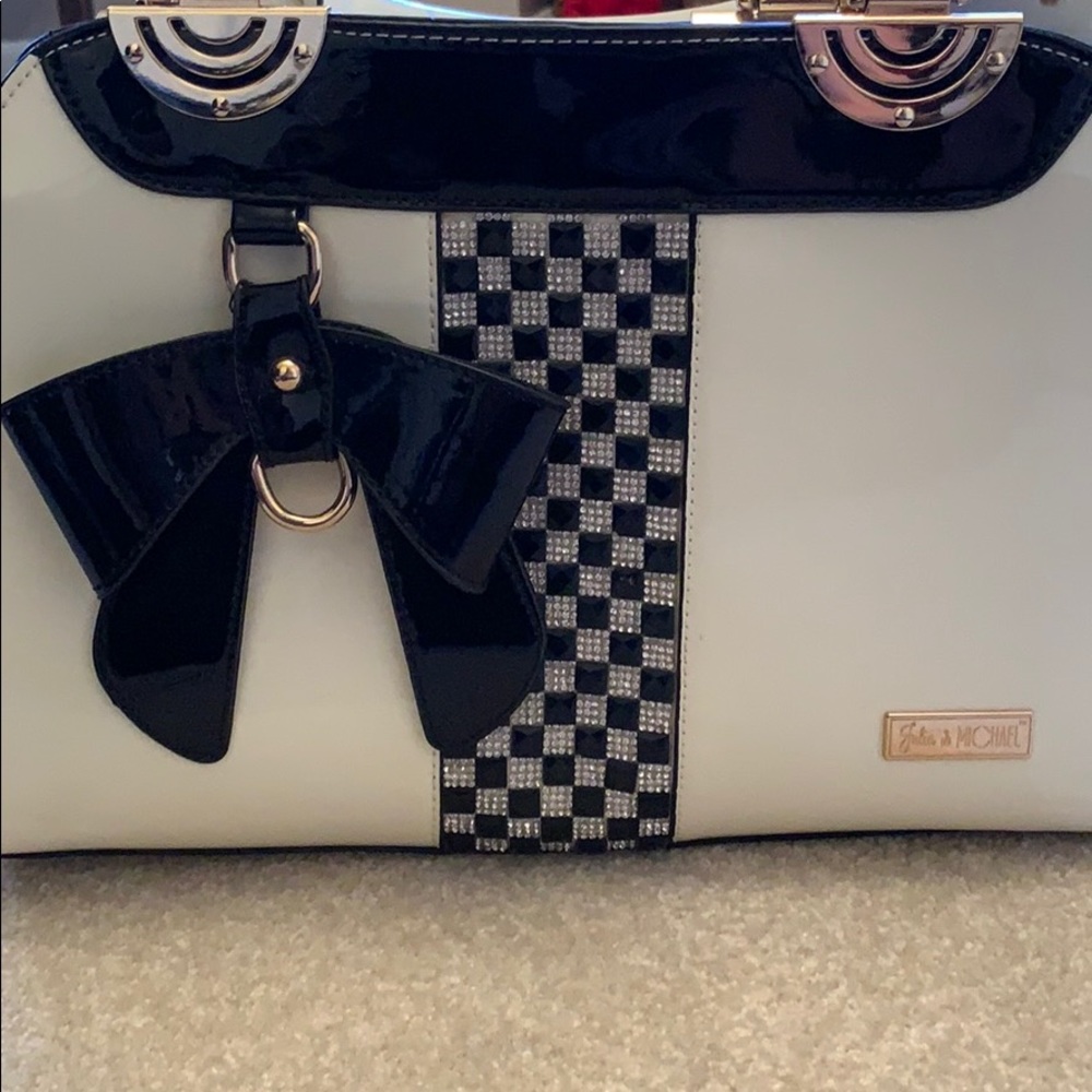 Black and White purse LIKE NEW!